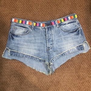 Free people denim short size 29 colorful textured pattern. Excellent like new 😍